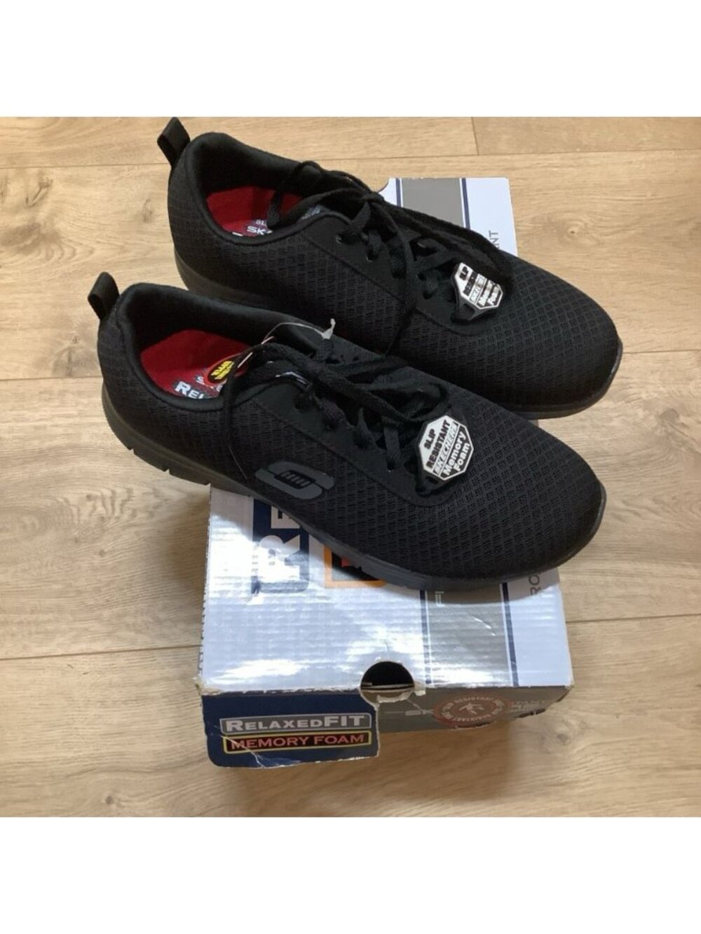 Skechers Size 6 Women’s Black Relaxed Fit, Memory Foam, Slip Resistant Sneaker